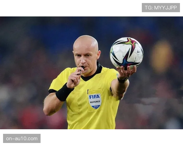 观点：VAR长时间介入判罚，客观上导致了比赛跑动节奏的断裂